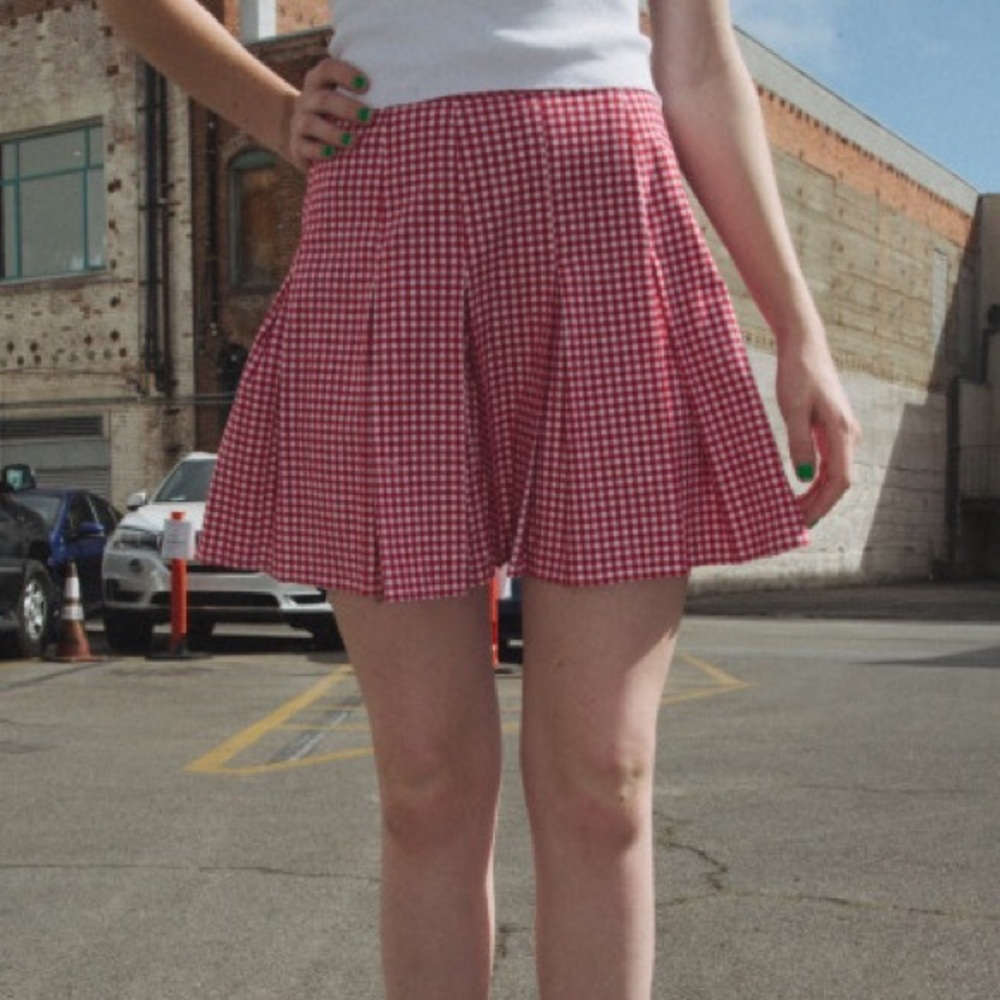 Red gingham pleated short skirt